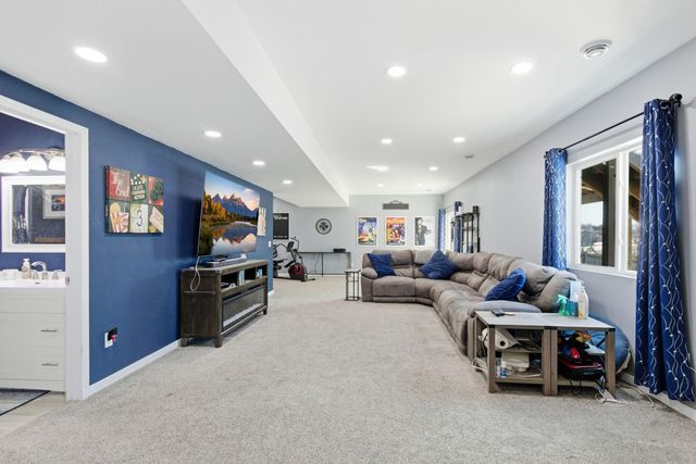 917 Mulberry Avenue NE, Montgomery, MN 56069