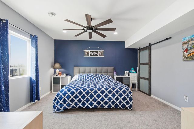 917 Mulberry Avenue NE, Montgomery, MN 56069