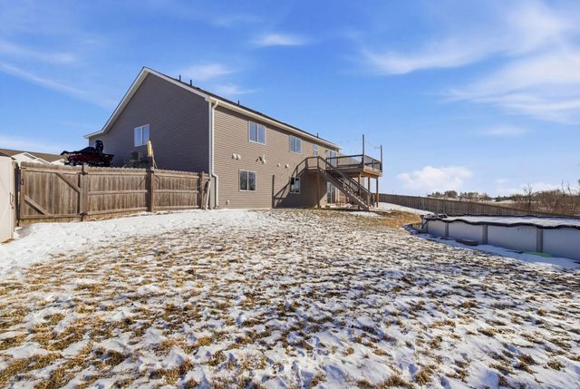 917 Mulberry Avenue NE, Montgomery, MN 56069