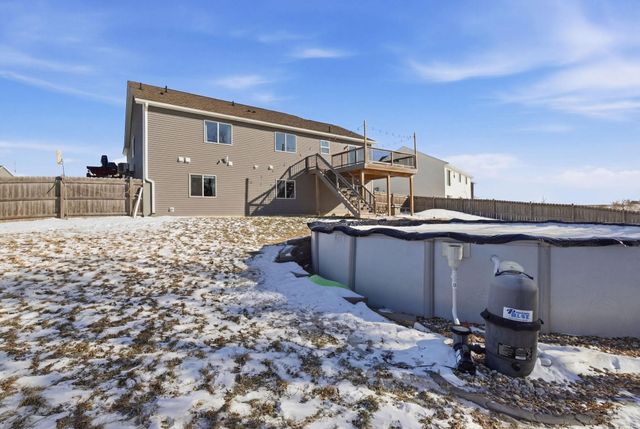 917 Mulberry Avenue NE, Montgomery, MN 56069