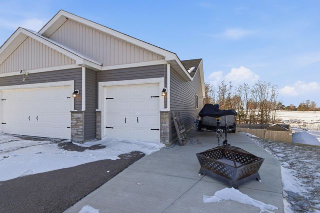 917 Mulberry Avenue NE, Montgomery, MN 56069