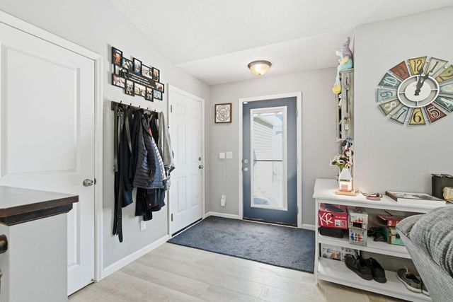 917 Mulberry Avenue NE, Montgomery, MN 56069