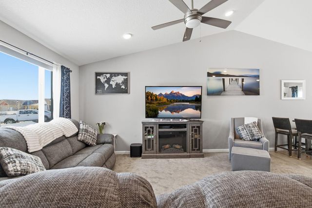 917 Mulberry Avenue NE, Montgomery, MN 56069