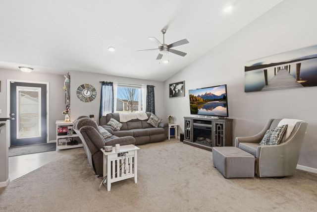 917 Mulberry Avenue NE, Montgomery, MN 56069