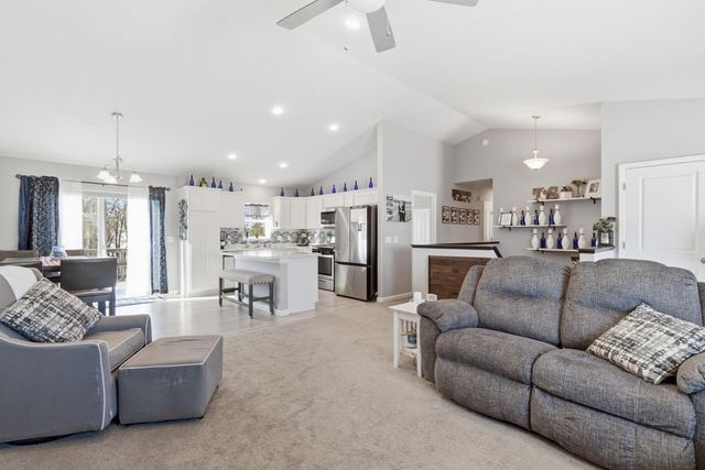 917 Mulberry Avenue NE, Montgomery, MN 56069