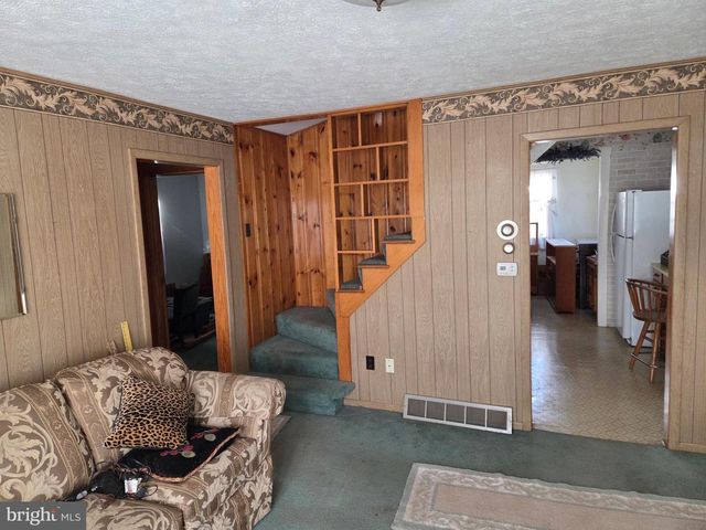 439 ELK PL, Romney, WV 26757