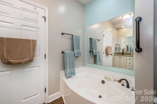 281 Ewbank Road, Etowah, NC 28729