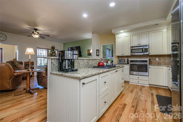 281 Ewbank Road, Etowah, NC 28729