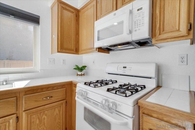 31950 Via Tafalla, Temecula, CA 92592