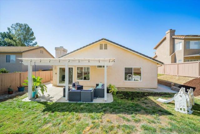 31950 Via Tafalla, Temecula, CA 92592
