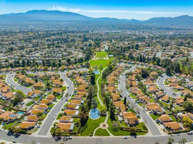 31950 Via Tafalla, Temecula, CA 92592