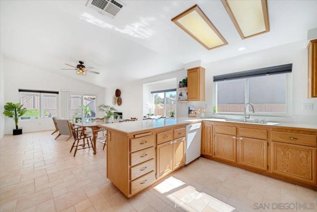 31950 Via Tafalla, Temecula, CA 92592