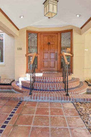 135 25TH AVENUE NE, St Petersburg, FL 33704