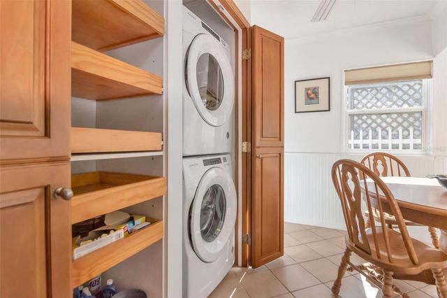 135 25TH AVENUE NE, St Petersburg, FL 33704