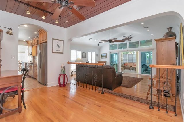 135 25TH AVENUE NE, St Petersburg, FL 33704