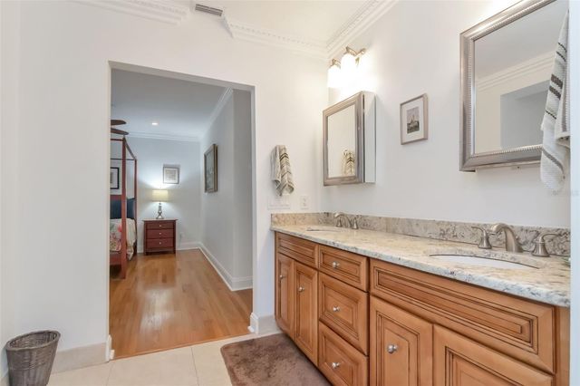 135 25TH AVENUE NE, St Petersburg, FL 33704