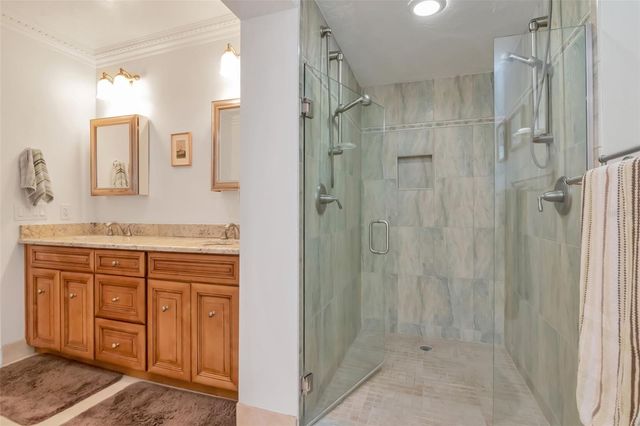 135 25TH AVENUE NE, St Petersburg, FL 33704