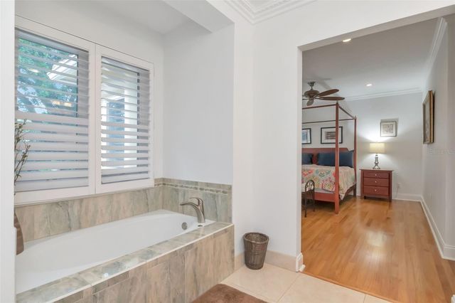 135 25TH AVENUE NE, St Petersburg, FL 33704