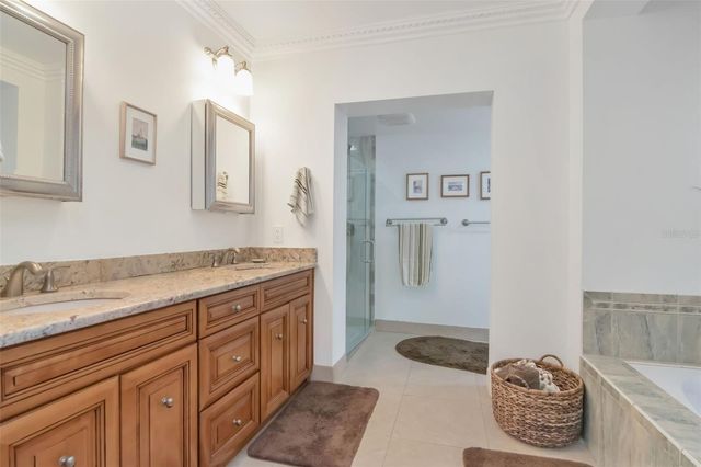 135 25TH AVENUE NE, St Petersburg, FL 33704