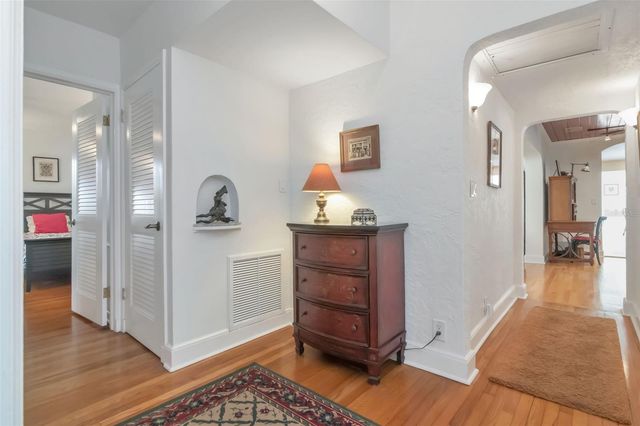 135 25TH AVENUE NE, St Petersburg, FL 33704