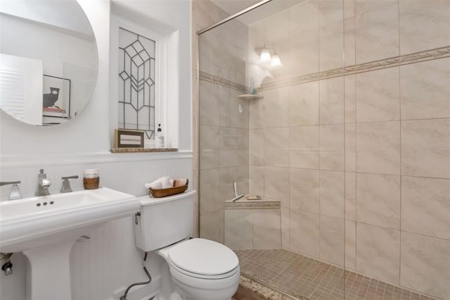 135 25TH AVENUE NE, St Petersburg, FL 33704