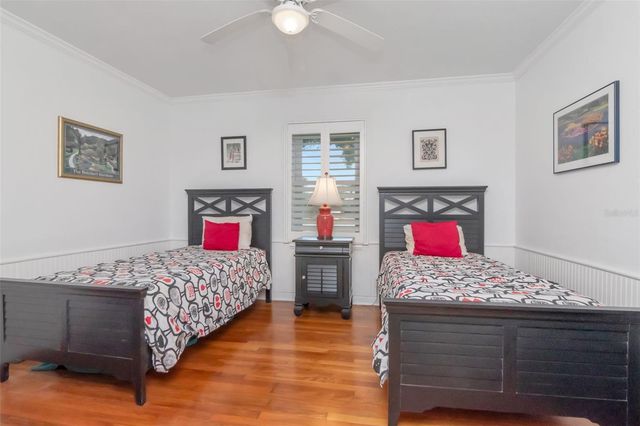 135 25TH AVENUE NE, St Petersburg, FL 33704