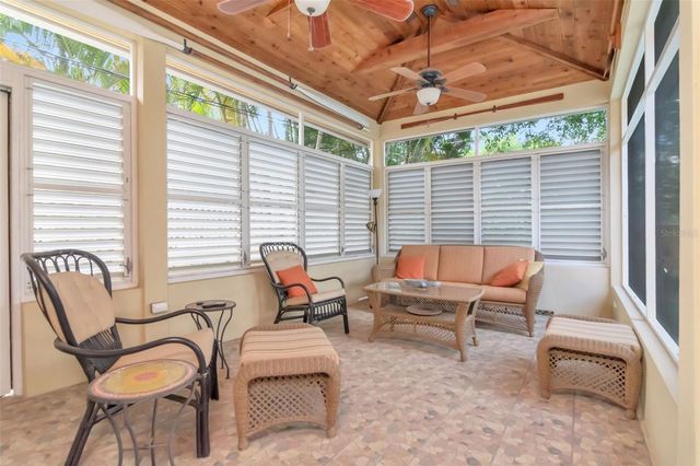 135 25TH AVENUE NE, St Petersburg, FL 33704