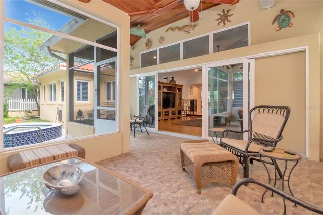 135 25TH AVENUE NE, St Petersburg, FL 33704