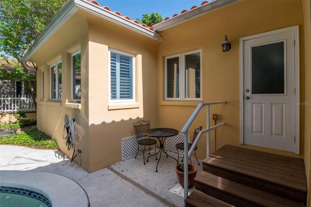 135 25TH AVENUE NE, St Petersburg, FL 33704