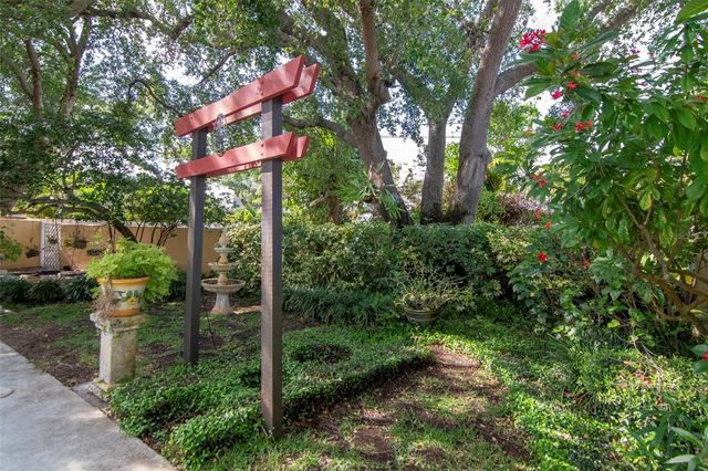 135 25TH AVENUE NE, St Petersburg, FL 33704