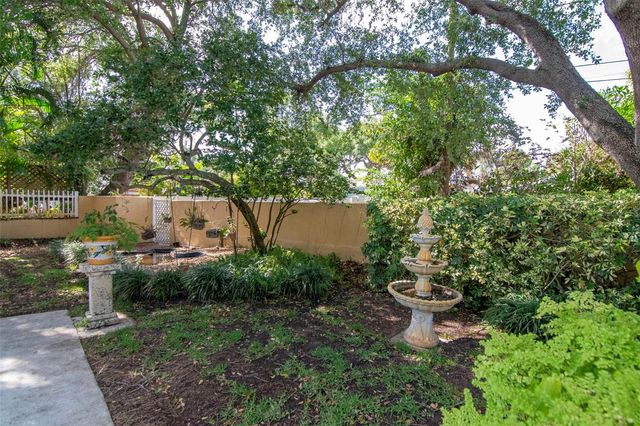 135 25TH AVENUE NE, St Petersburg, FL 33704