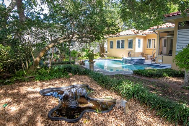 135 25TH AVENUE NE, St Petersburg, FL 33704