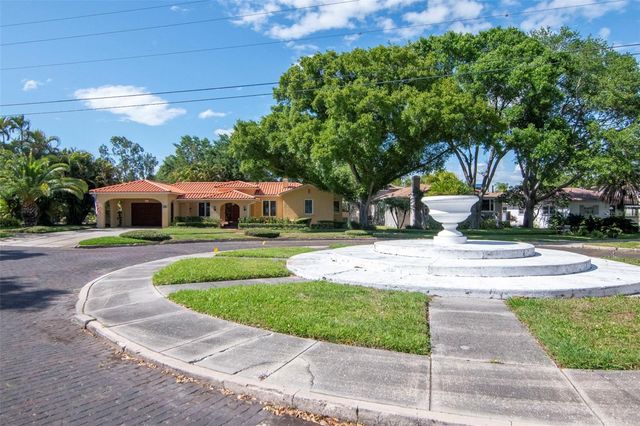 135 25TH AVENUE NE, St Petersburg, FL 33704