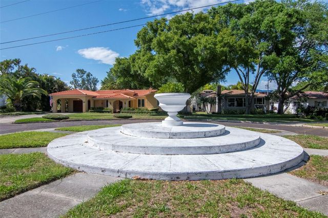 135 25TH AVENUE NE, St Petersburg, FL 33704