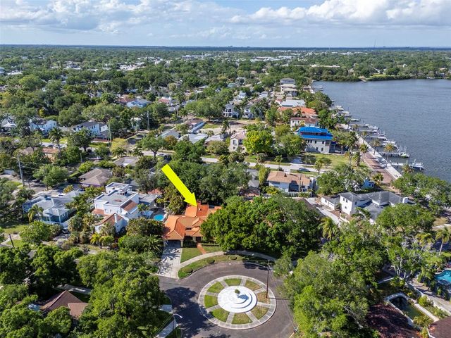135 25TH AVENUE NE, St Petersburg, FL 33704