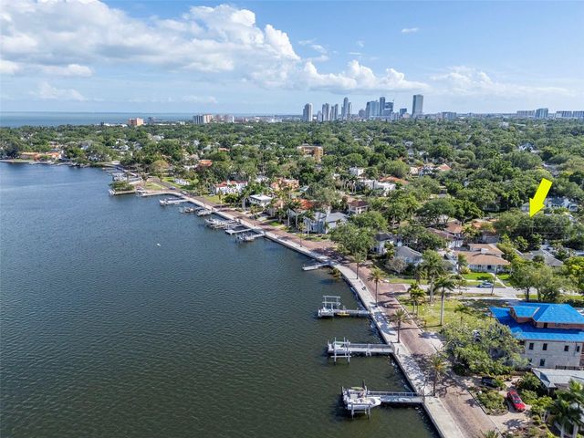 135 25TH AVENUE NE, St Petersburg, FL 33704