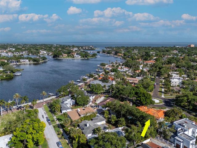 135 25TH AVENUE NE, St Petersburg, FL 33704