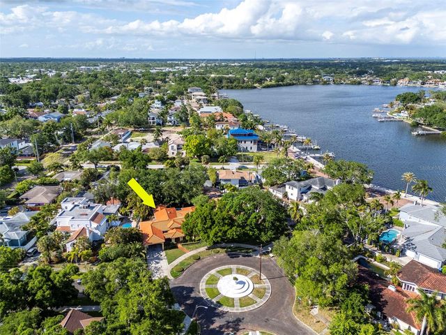 135 25TH AVENUE NE, St Petersburg, FL 33704