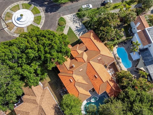 135 25TH AVENUE NE, St Petersburg, FL 33704