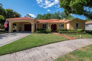 135 25TH AVENUE NE, St Petersburg, FL 33704