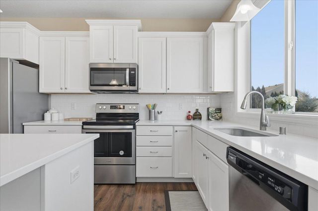 10786 Retreat Lane, Woodbury, MN 55129