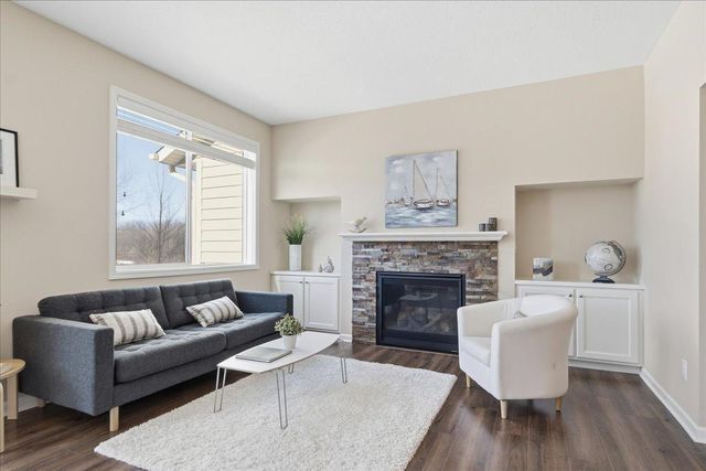 10786 Retreat Lane, Woodbury, MN 55129