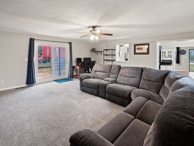 6670 Greenville Rd, Hopkinsville, KY 42240