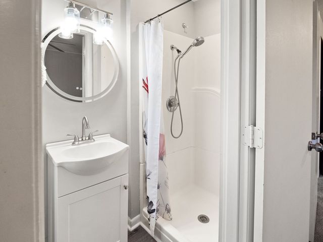 6670 Greenville Rd, Hopkinsville, KY 42240