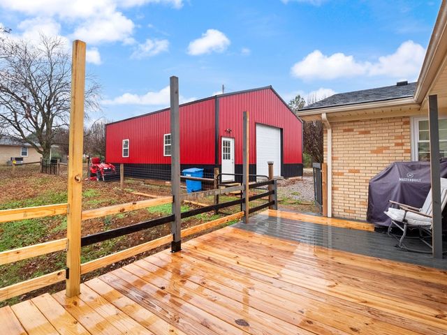 6670 Greenville Rd, Hopkinsville, KY 42240