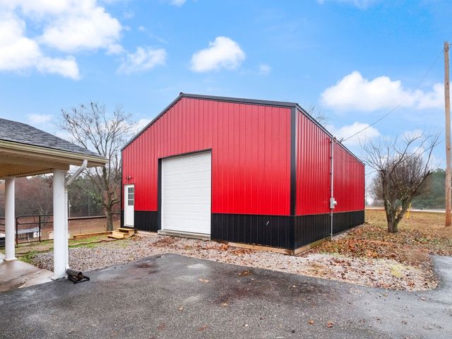 6670 Greenville Rd, Hopkinsville, KY 42240