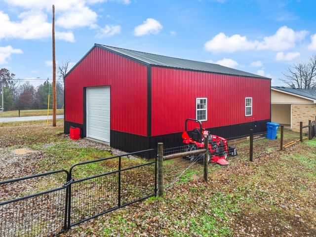 6670 Greenville Rd, Hopkinsville, KY 42240