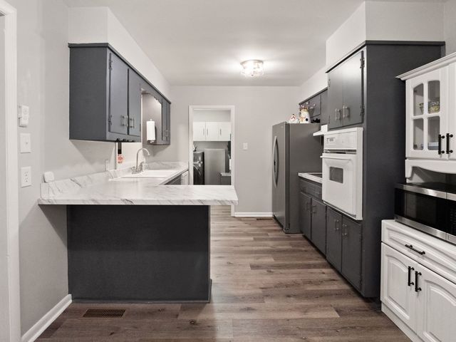 6670 Greenville Rd, Hopkinsville, KY 42240