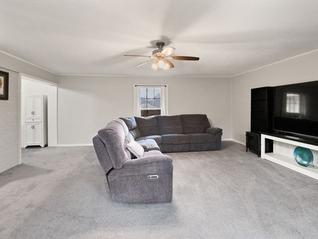 6670 Greenville Rd, Hopkinsville, KY 42240