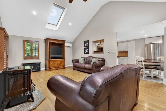 9 Longview Way, Peabody, MA 01960